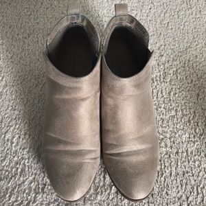 American Eagle beige bootie